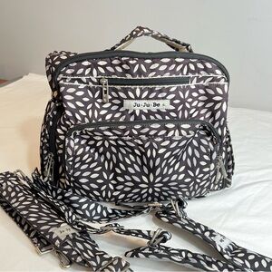 Ju Ju Be Jujube bff convertible backpack diaper bag black and white